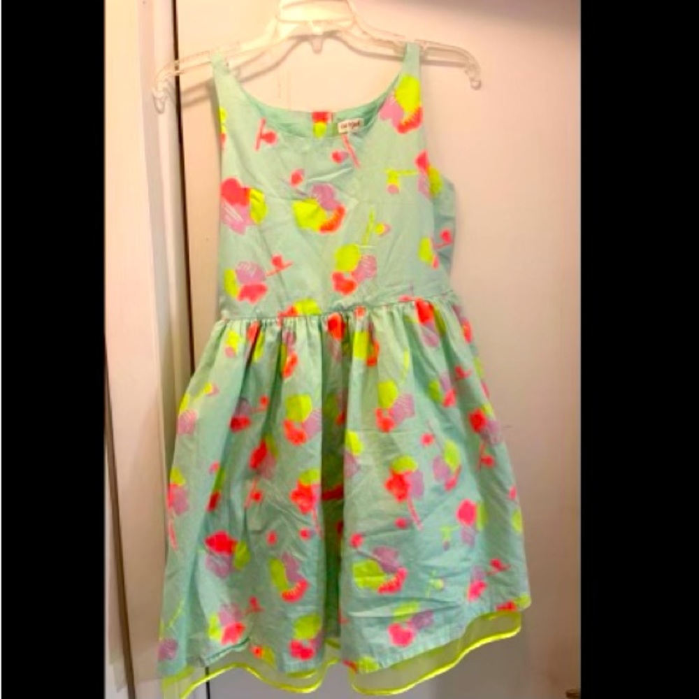Great for spring time/spring pictures for your kid!
